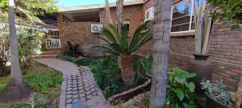 5 Bedroom Property for Sale in Kanoneiland Northern Cape